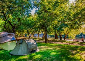 Emplacement camping Lot